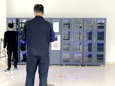 新疆某公安局配备智能智能警务装备柜