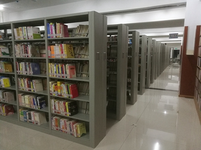 位于江苏江南影视艺术学院的图书馆钢制书架项目。